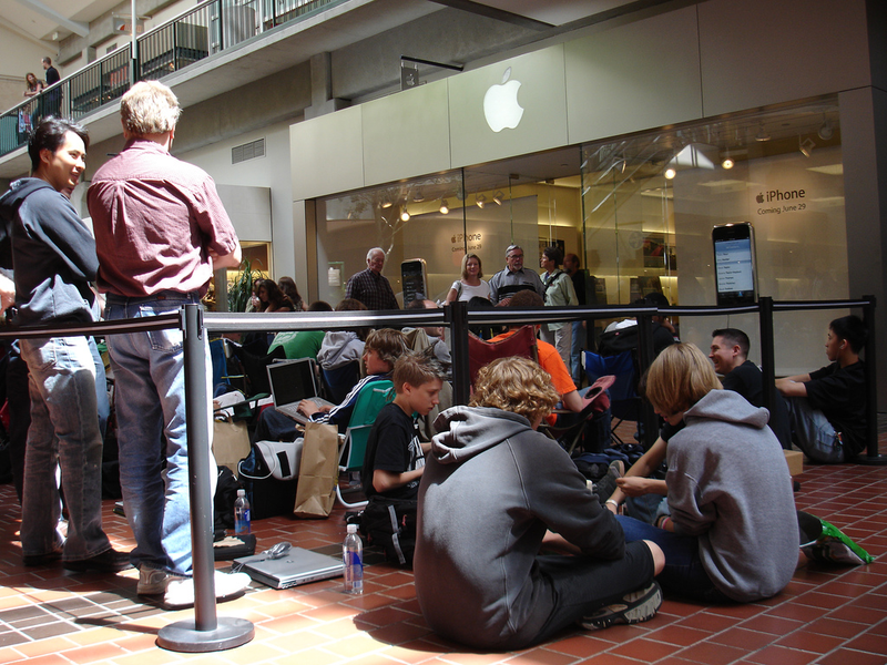 Illustration for article titled iPhone Lines Across the USA, a Gallery By You